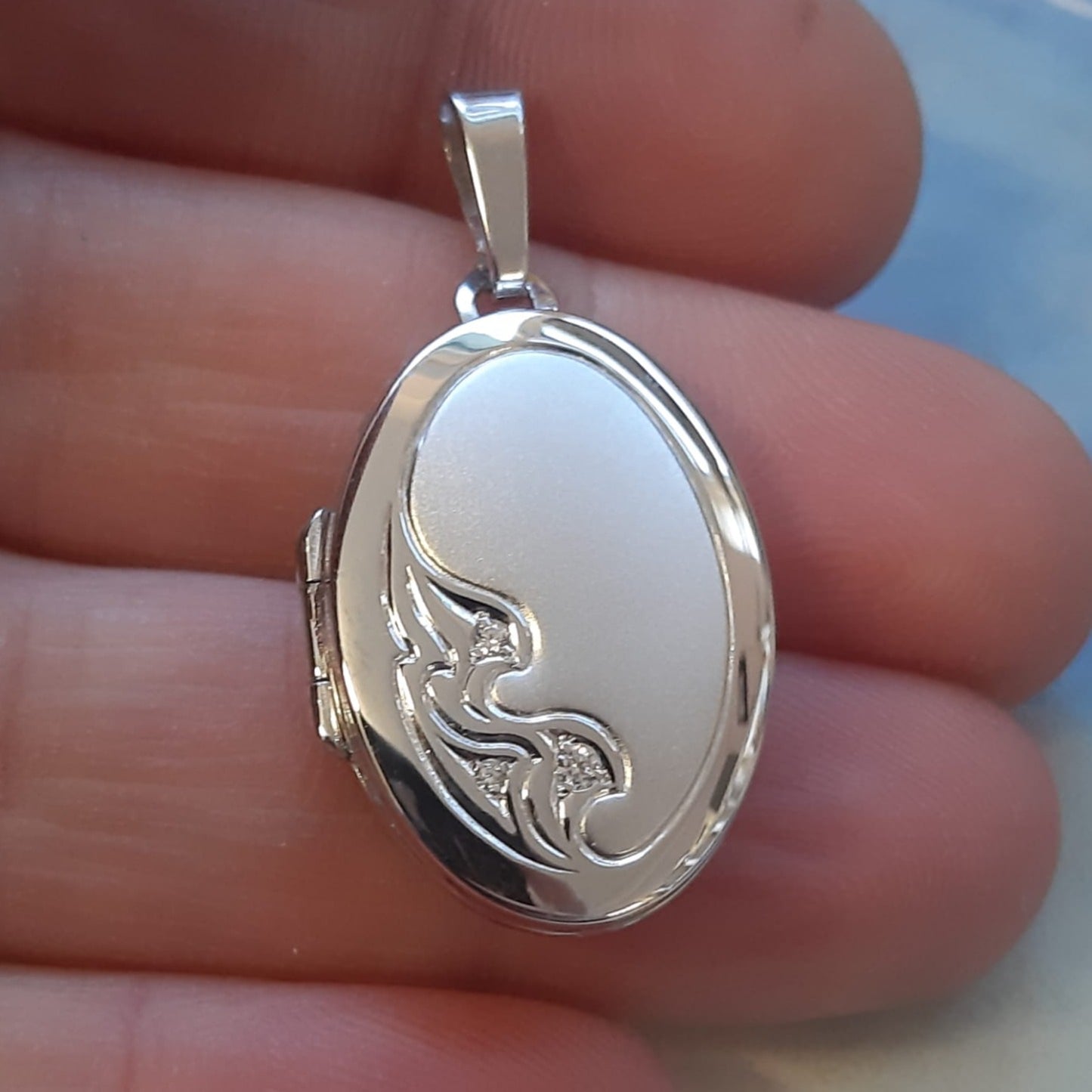 9ct 23mm WG Locket