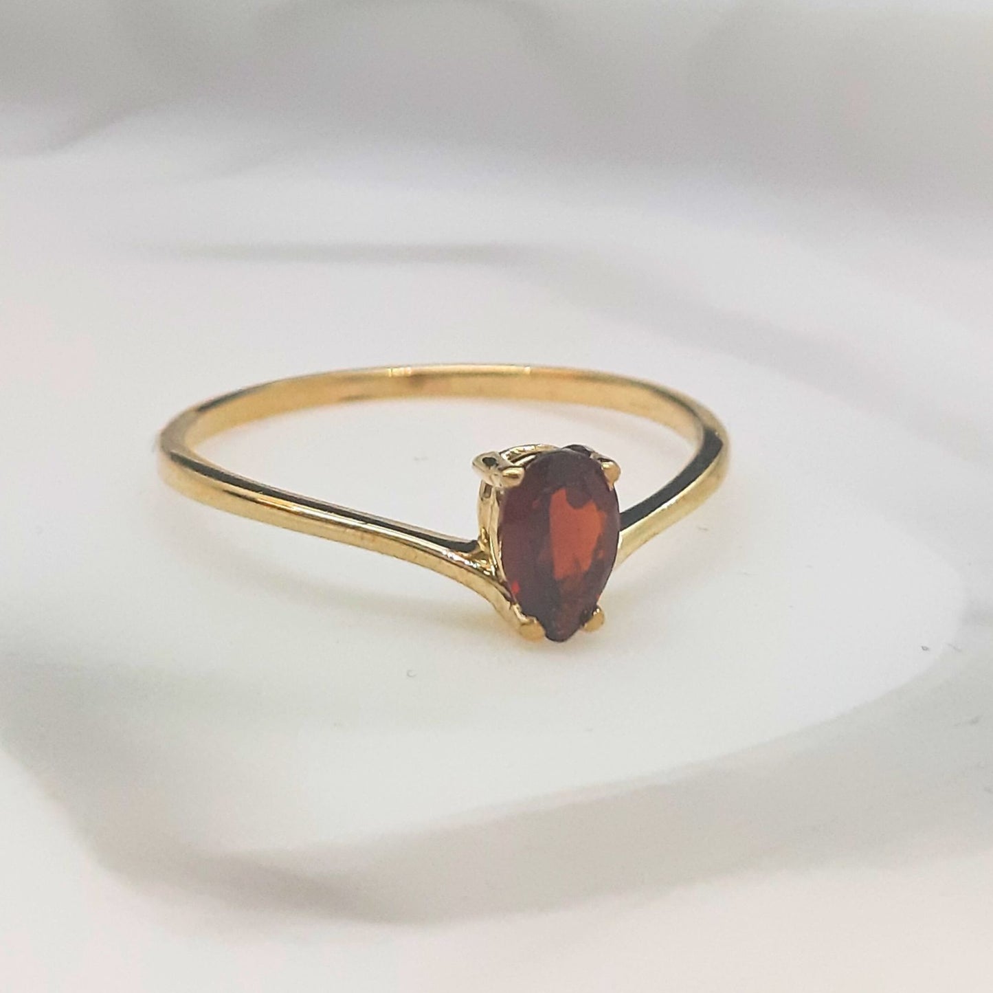 9ct Wishbone Pear - Garnet