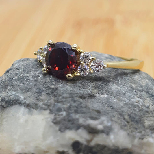 9ct 7Stone - Garnet