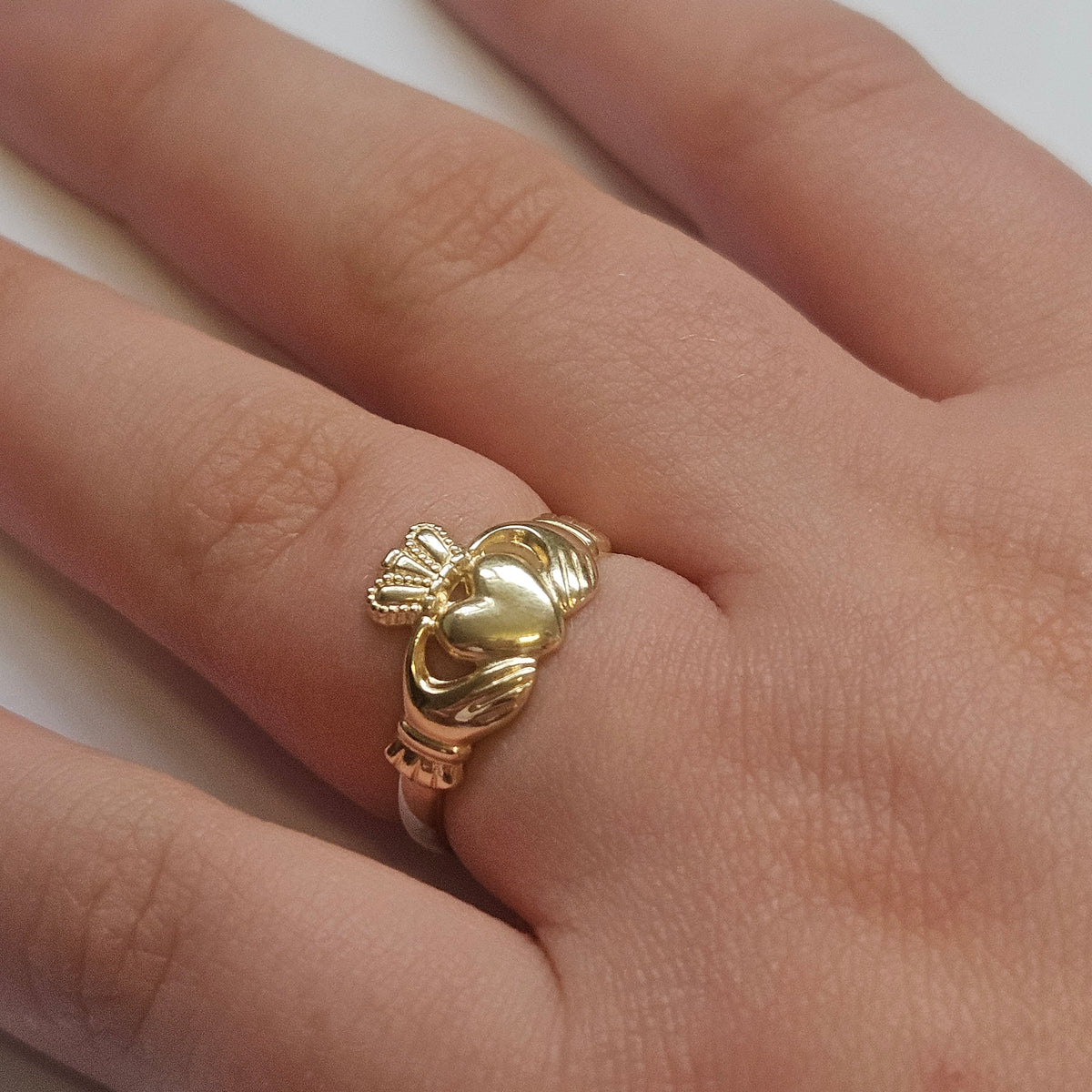 9ct Ladies Claddagh Ring