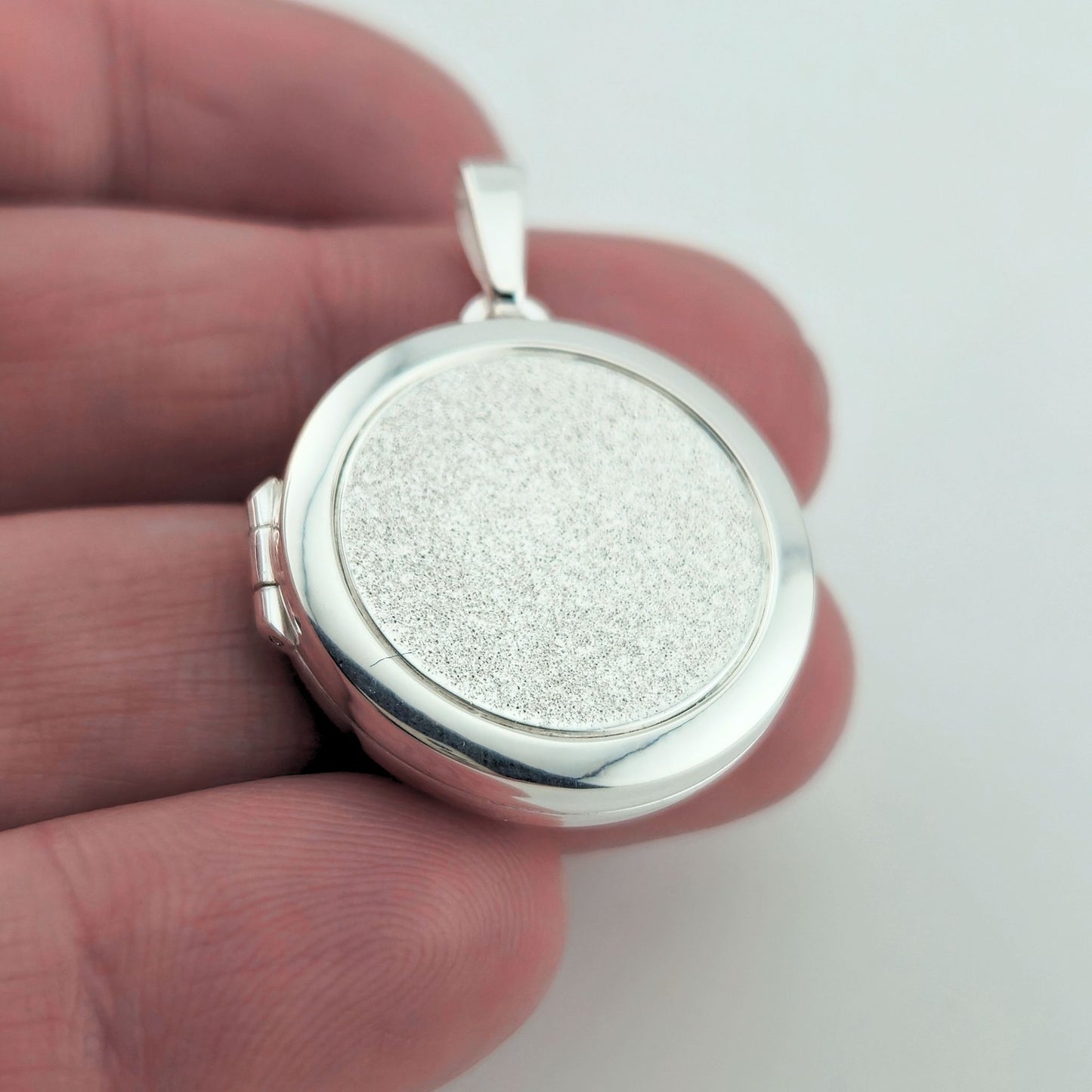 22mm Glistening