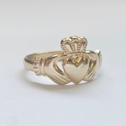 9ct Ladies Claddagh Ring