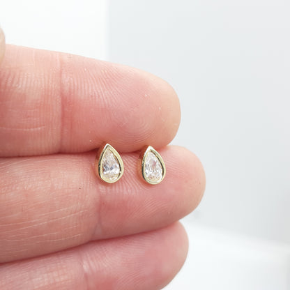 9ct Pear rubover studs