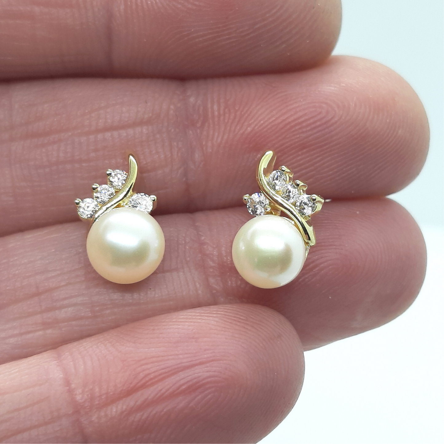 9ct 6mm Pearl CZ Design