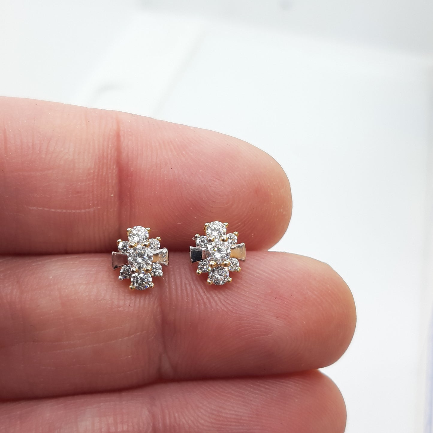 9ct Cluster Design Studs