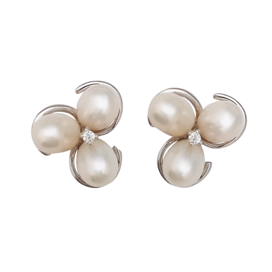 3 Pearls Swirl Floral Cz Centre
